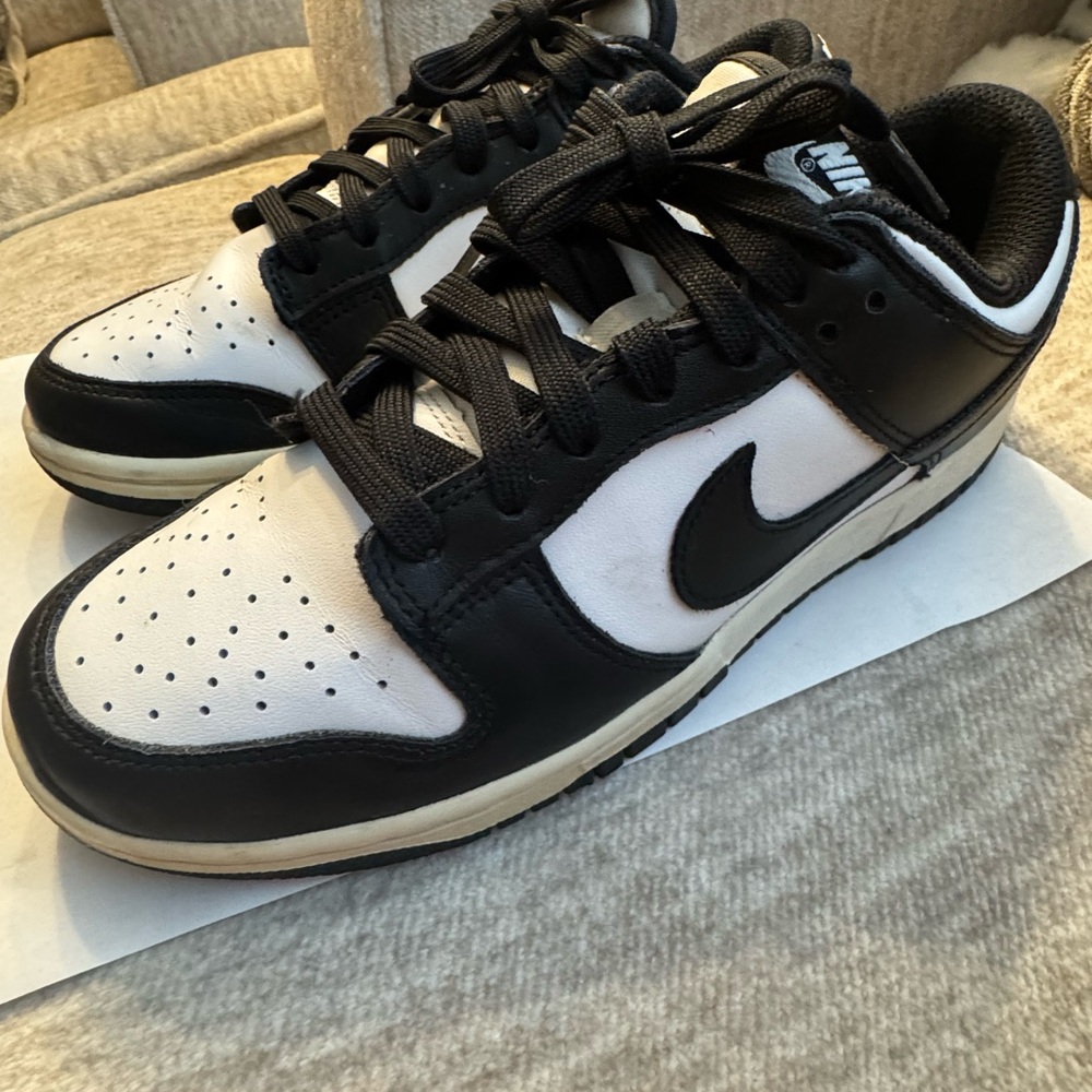 Nike Women's Black and White Sneakers